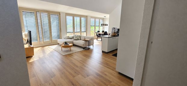 Lichtdurchflutete Wohnung mit grossem Balkon - Photo 1