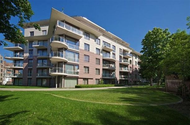 Parc Cinquantenaire! Splendide appartement MEUBLE 2 chambres avec terrasse - Photo 1