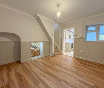 2 bedroom end of terrace house to rent - Photo 2