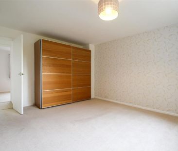 4 bedroom end of terrace house to rent - Photo 3