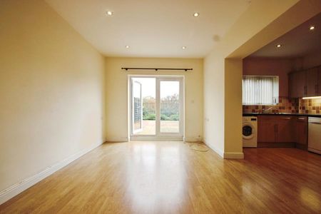 2 bedroom maisonette to rent - Photo 4