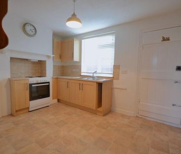 3 bedroom semi-detached house to rent - Photo 4