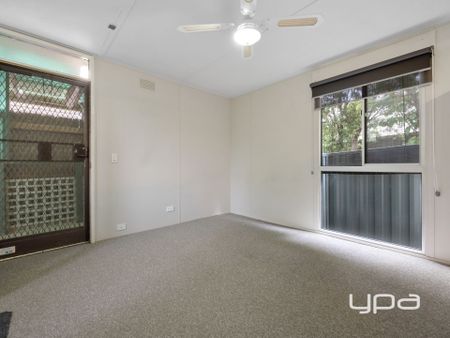 Low-maintenance one-bedroom bungalow in a quiet and sought-after location. - Photo 2