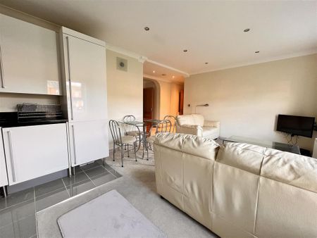 2 bedroom flat to rent - Photo 5