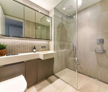 Apartment in 10 George Street, luxury waterside commute-free living... - Photo 2