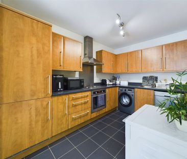 2 bedroom Flat in Kennet Street, Reading - Photo 5