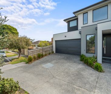 Spacious & Stylish Living - Perfect for Families & Entertainers - Photo 2