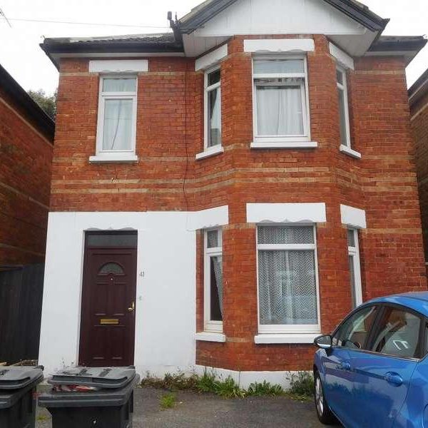 Bedroom Detached House In Winton, BH9 - Photo 2