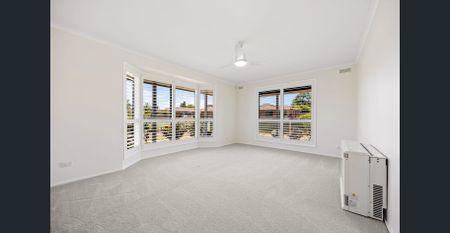 Charming family home in popular Wendouree school pocket - Photo 4