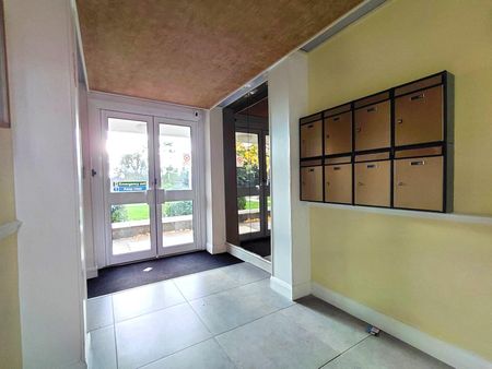 Orachard Court, Stonegrove, Edgware - Photo 3