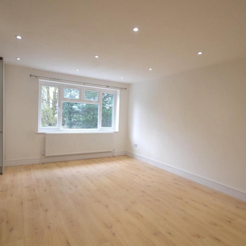 Abbey Close, , Pinner, HA5 2AW - Photo 1