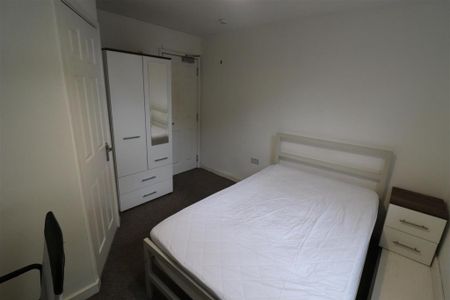 1 bedroom in a house share to rent - Photo 4