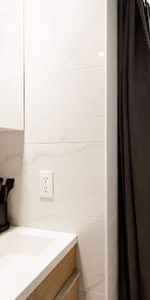 Rénové 100% avec terrasse privé et internet - Photo 4