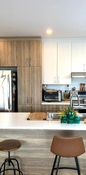 TOUT INCLUS - 4½ 1285 pi2 - PRÈS DU LAC BOIVIN / 1er ÉTAGE / ASCENSEUR / IMMENSE WALK-IN / 100% BÉTON / THERMOPOMPE - Logement à Granby - Photo 1