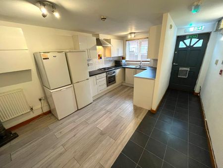 1 bedroom in a house share to rent - Photo 5