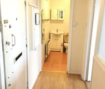 1 Bed Flat, Twyford House, N15 - Photo 2