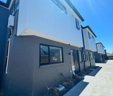 Modern 2-Bedroom Townhouse for Rent – Exceptional - Photo 4