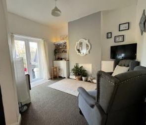 3 bedroom terraced house to rent - Photo 3