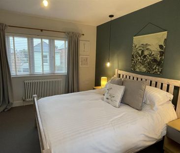 4 bedroom semi-detached house to rent - Photo 6