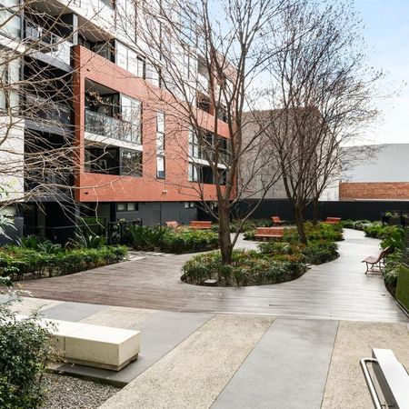 Effortless Inner-City Living with city skyline views - Photo 4