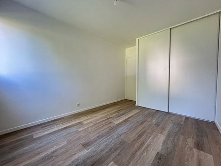 Location Appartement 3 pièces 66m² - Photo 3
