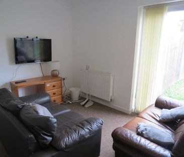 Bedroom Semi Detached House In Ensbury, BH10 - Photo 5