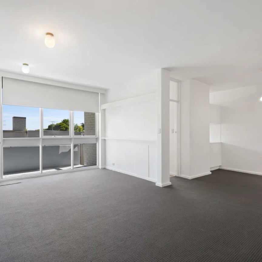 Toorak Living, Flooded with Light - Photo 1