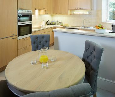 Luxury Two-Bedroom Townhouse in Kensington, London W8 - Photo 2