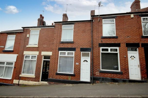 2 Bedroom House - Terraced To Let - Photo 1