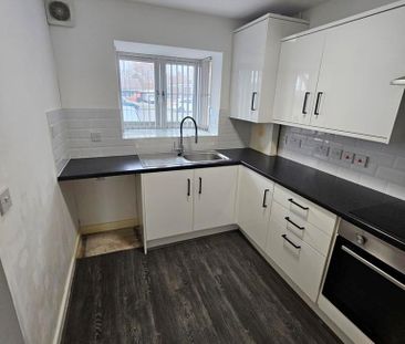 2 bedroom terraced house to rent - Photo 3