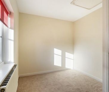 2 bedroom end of terrace house to rent - Photo 3