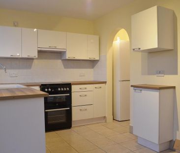 3 bedroom end of terrace house to rent - Photo 3