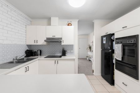 Township Convenience - Photo 2