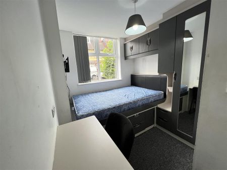 5 bedroom end of terrace house to rent - Photo 3