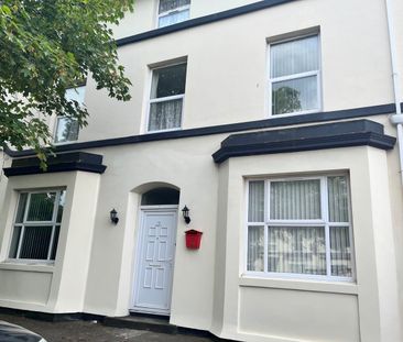 Studio Flat, Derwent Road West, L13 - Photo 4