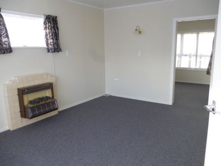 Cosy 1 bedroom in Upper Hutt CBD - Photo 2