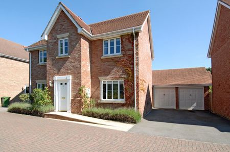 Goddard Way, Bracknell, RG42 - Photo 2