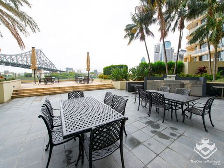 Unfurnished Two Bedroom Two Bathroom Apartment - Photo 3