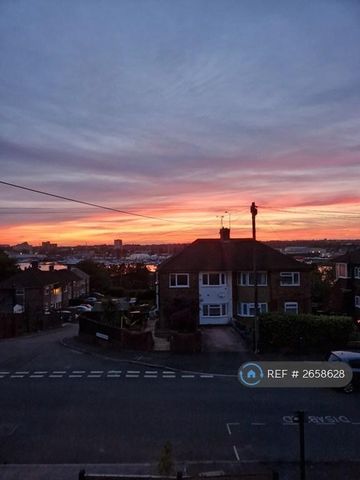 1 bedroom in a flat share to rent - Photo 5