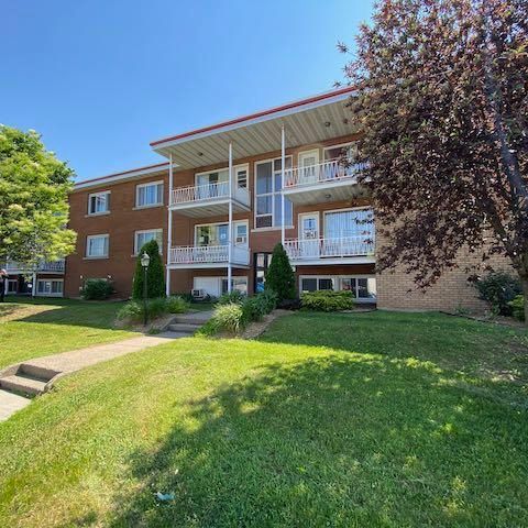 Three-Bedroom (5.5) - 103-105-111 Rue Bouchard, Granby - Photo 1