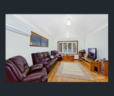 Coastal Charm in a Prime Killarney Vale Location - Photo 1