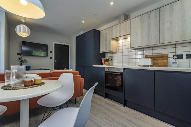 4 bedroom flat to rent - Photo 1