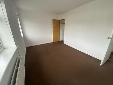 4 bedroom semi-detached house to rent - Photo 2
