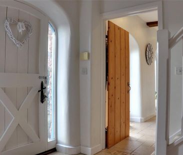 3 bedroom terraced house to rent - Photo 3