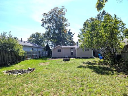 For Lease - 696 Hastings Avenue, Innisfil, Ontario - Photo 2