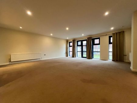 3 bedroom flat to rent - Photo 3