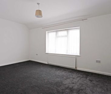 Price £1,850 pcm - Available Now - Part Furnished - Photo 5