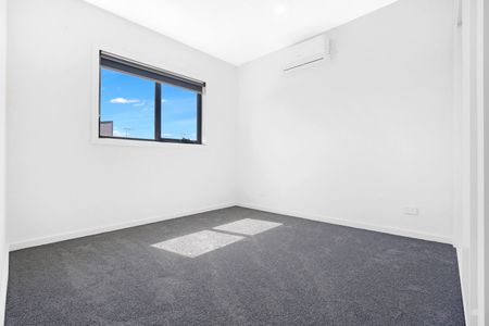 19 Glisten Way, Craigieburn VIC 3064 - Townhouse For Rent | Domain - Photo 4