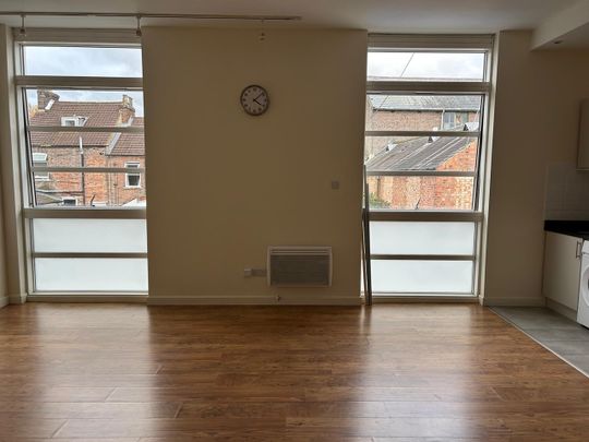 3 Bed Flat, Frederick Street, LU2 - Photo 1
