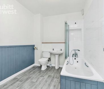 4 bedroom end of terrace house to rent - Photo 4